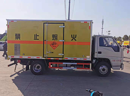 蒋湖农场爆破器材运输车